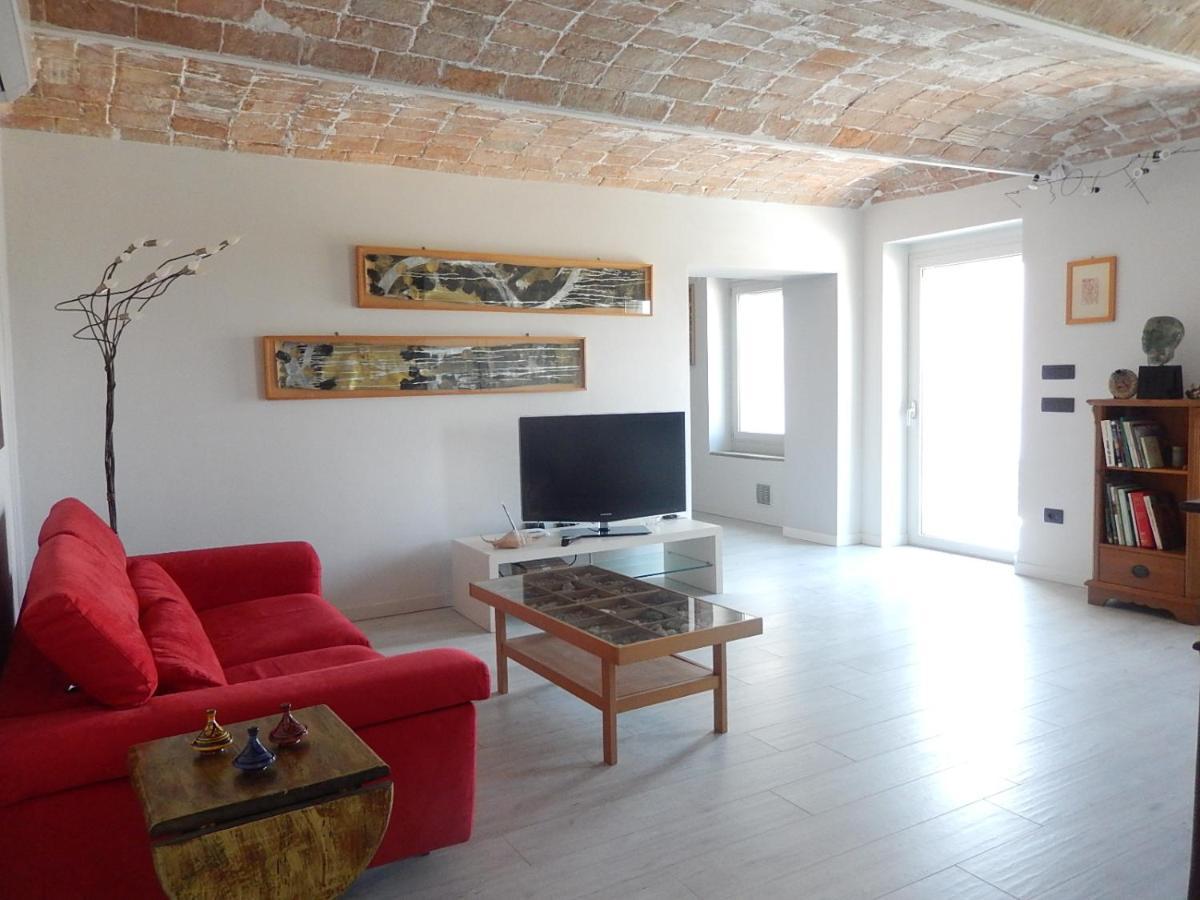 B&B Bionzo16 Calosso Eksteriør billede